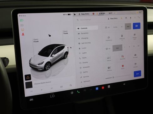Used 2024 Tesla Model Y Long Range AWD/4WD image 23