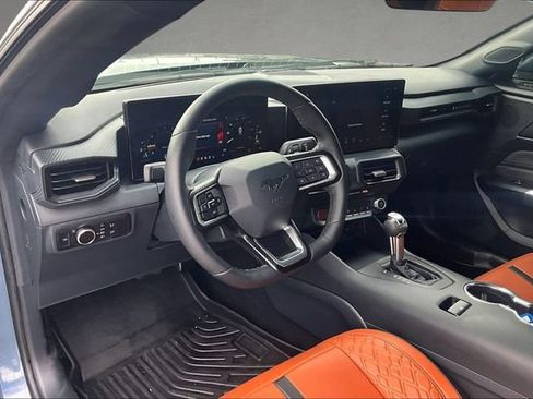 Used 2025 Ford Mustang Coupe RWD image 10