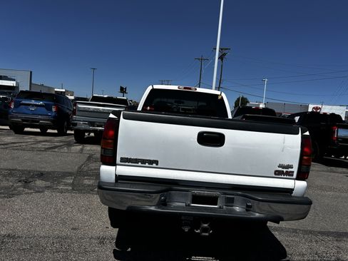Used 2004 GMC Sierra 3500 SLE w/ Heavy-Duty Power Package AWD/4WD image 4