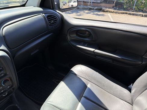 Used 2008 Chevrolet TrailBlazer LT w/ Off-Road Package AWD/4WD image 25