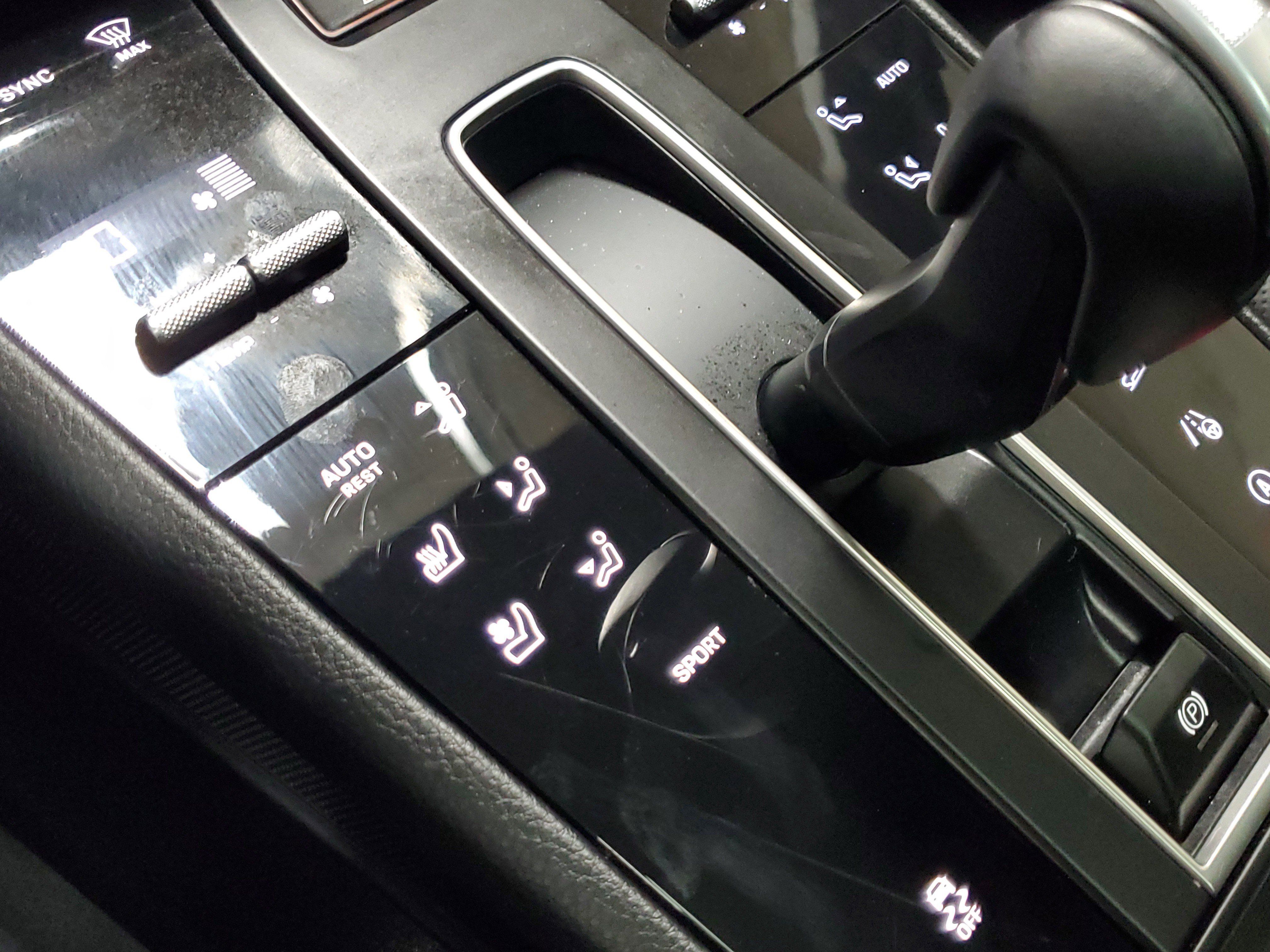 Used 2025 Porsche Macan AWD/4WD image 36