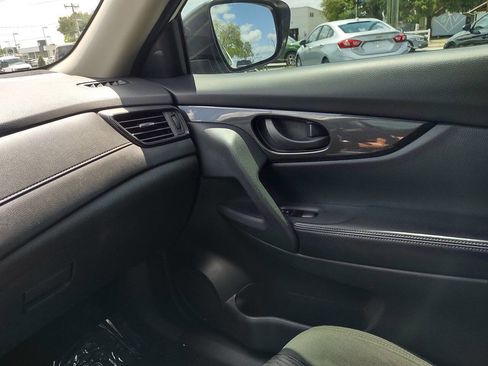 Used 2020 Nissan Rogue S image 22