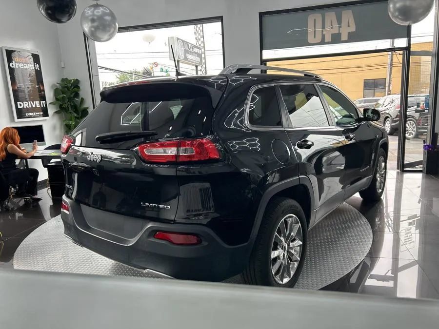 Used 2016 Jeep Cherokee Limited AWD/4WD image 7
