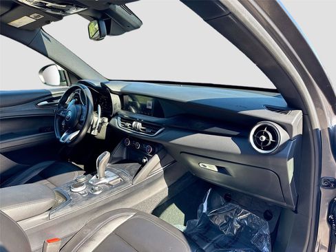 Used 2024 Alfa Romeo Stelvio Sprint image 28