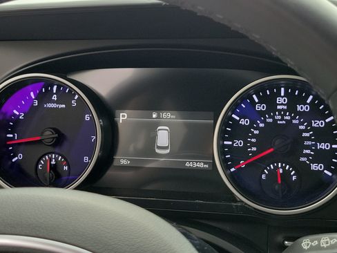 Used 2024 Kia Carnival LX FWD image 27