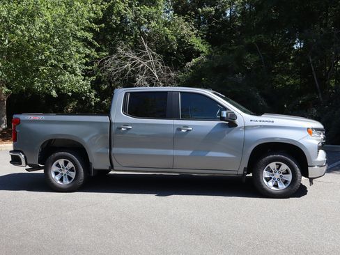 Used 2025 Chevrolet Silverado 1500 LT AWD/4WD image 10