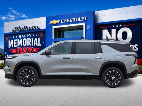 New 2026 Chevrolet Traverse LT w/ Sun and Wheel Package AWD/4WD image 3