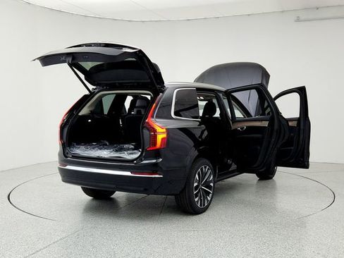 New 2025 Volvo XC90 B5 Plus w/ Protection Package Premier image 11