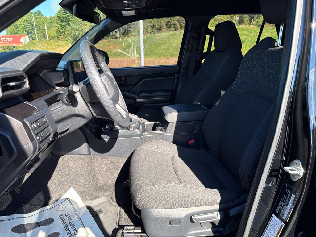 Used 2025 Toyota 4Runner SR5 AWD/4WD image 30