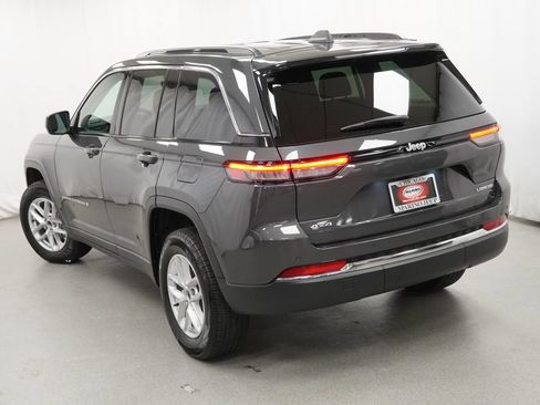 Used 2025 Jeep Grand Cherokee Laredo X AWD/4WD image 12