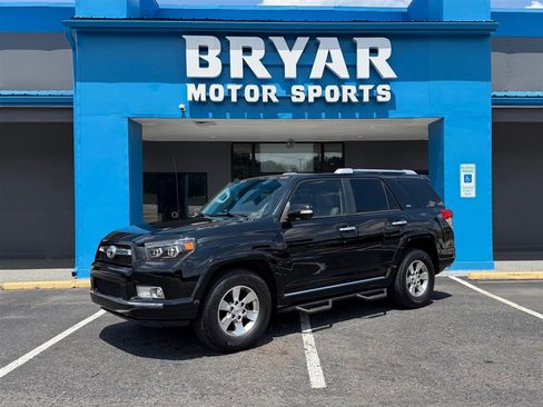 Used 2011 Toyota 4Runner SR5 w/ Convenience Pkg RWD image 1