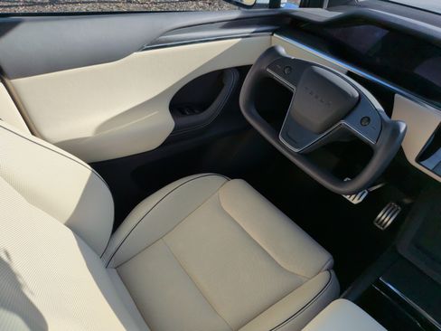 Used 2023 Tesla Model X Plaid image 32