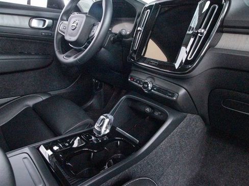 Certified 2025 Volvo XC40 B5 Plus image 23