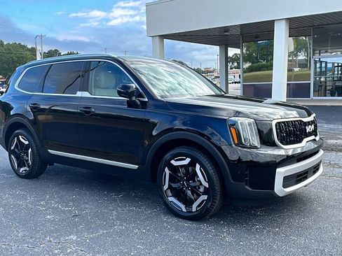 Used 2025 Kia Telluride EX w/ EX Captain's Chair Package image 7