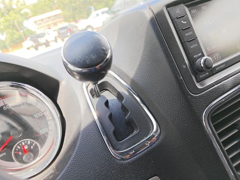 Used 2019 Dodge Grand Caravan GT FWD image 21