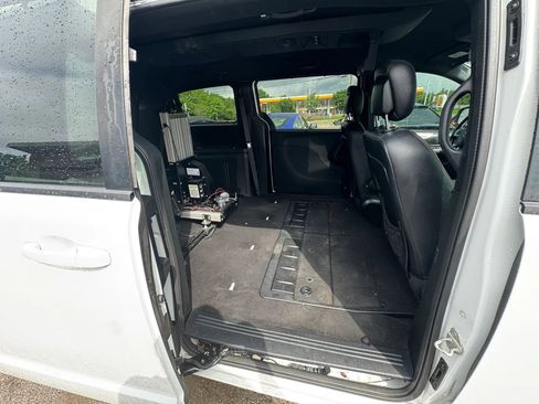 Used 2018 Dodge Grand Caravan GT FWD image 25
