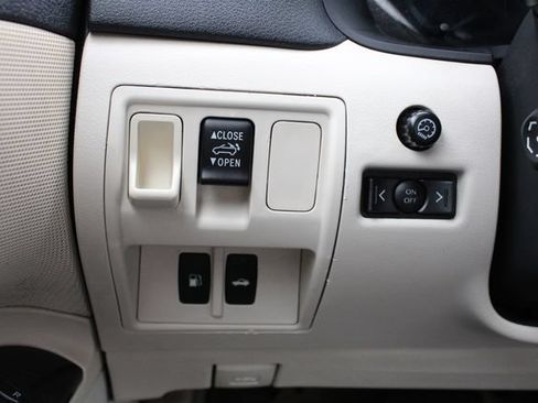 Used 2010 Lexus IS 350C RWD image 9