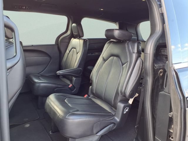 Used 2025 Chrysler Pacifica Select FWD image 16