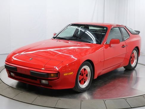 Used 1986 Porsche 944 Coupe image 2