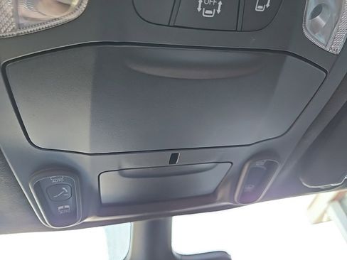 Used 2024 Chrysler Pacifica Pinnacle image 79