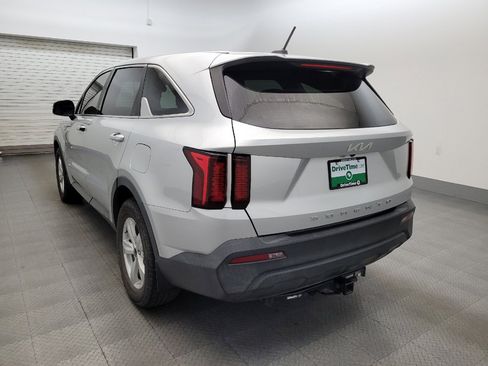 Used 2022 Kia Sorento LX FWD image 5