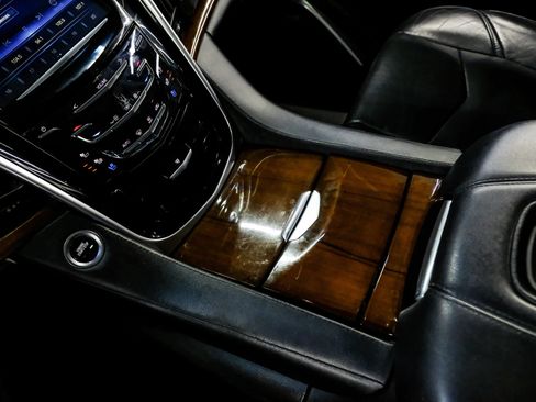 Used 2020 Cadillac Escalade ESV Luxury RWD image 28