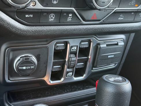 Used 2025 Jeep Wrangler Unlimited Sport AWD/4WD image 23