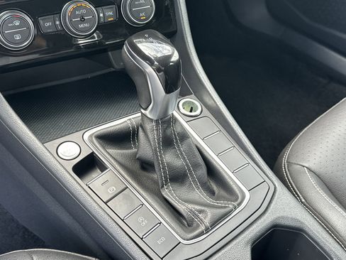 Used 2024 Volkswagen Jetta SE FWD image 28