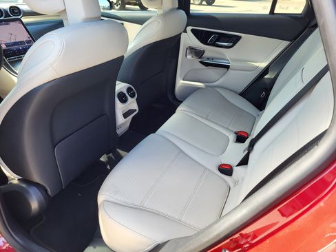 Used 2024 Mercedes-Benz GLC 300 4MATIC image 13