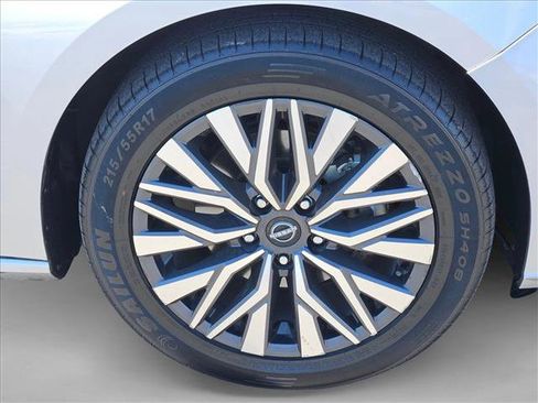 Used 2024 Nissan Altima 2.5 SV image 25