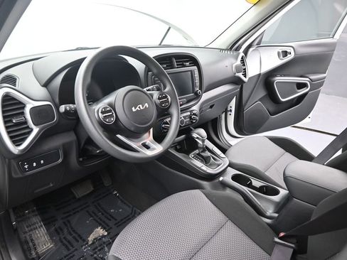 Certified 2025 Kia Soul LX w/ LX Technology Package FWD image 15