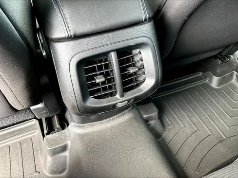 Used 2019 Jeep Cherokee Latitude w/ Popular Appearance Group FWD image 10