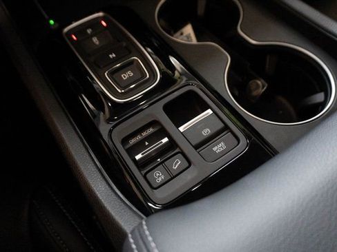 Certified 2025 Honda Pilot EX-L image 32