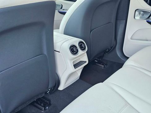 New 2026 Mercedes-Benz GLC 300 4MATIC image 23