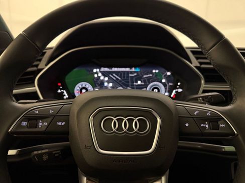 Used 2023 Audi Q3 2.0T Premium Plus w/ Premium Plus Package AWD/4WD image 11