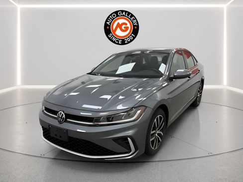 Used 2025 Volkswagen Jetta SE FWD image 7