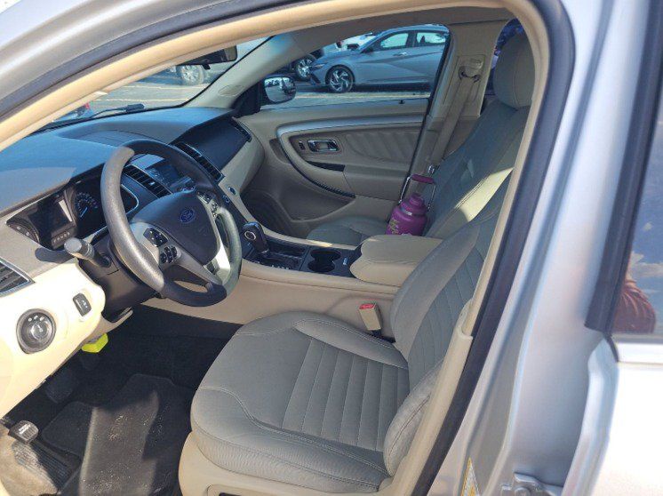 Used 2018 Ford Taurus SE FWD image 6
