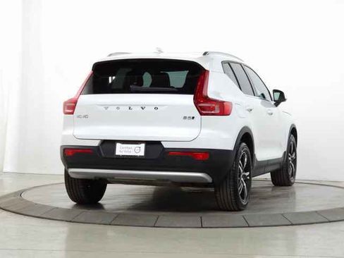Certified 2025 Volvo XC40 B5 Core image 10