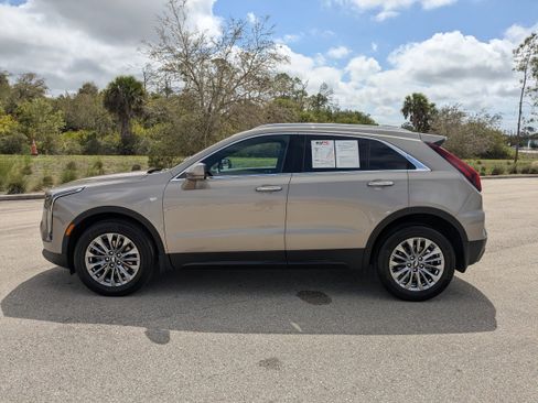 Used 2024 Cadillac XT4 Premium Luxury image 8