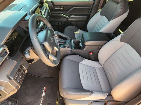 Used 2025 Toyota Tacoma TRD Off-Road image 15