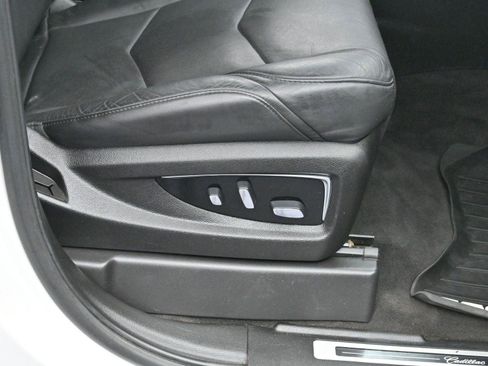 Used 2017 Cadillac Escalade ESV Luxury image 38