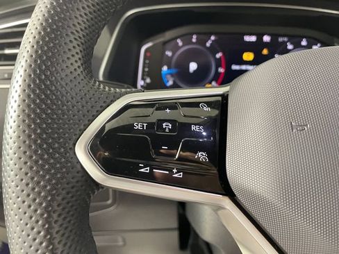 Used 2024 Volkswagen Tiguan SEL R-Line image 11