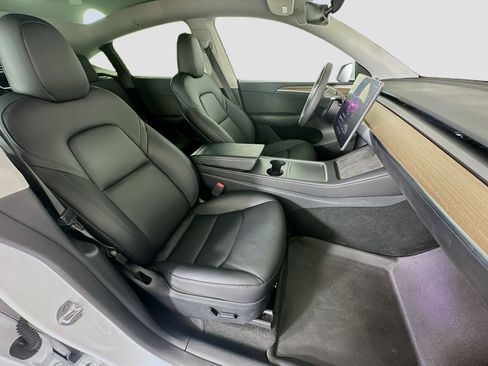 Used 2023 Tesla Model Y 2WD image 32