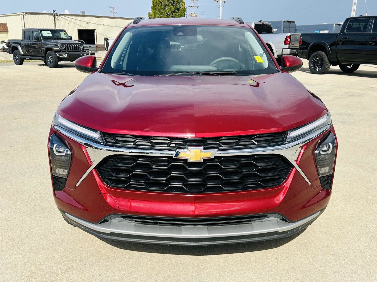 Used 2025 Chevrolet Trax LT FWD image 29