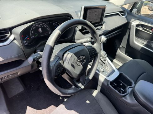 Used 2024 Toyota RAV4 LE AWD/4WD image 21