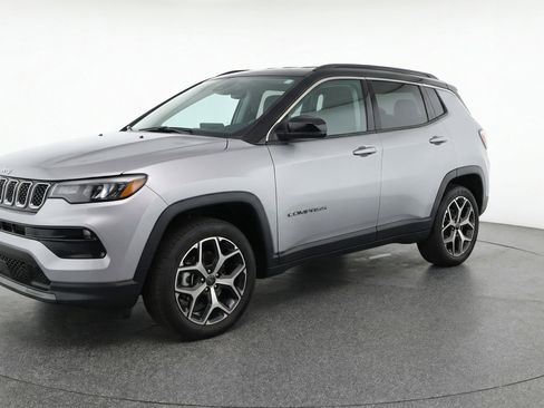 Used 2025 Jeep Compass Limited image 3
