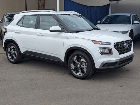 Certified 2025 Hyundai Venue SEL image 1