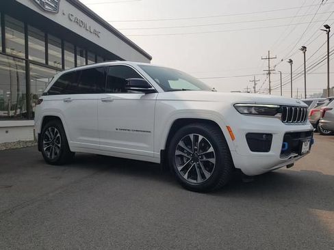 Used 2023 Jeep Grand Cherokee Overland w/ Luxury Tech Group IV AWD/4WD image 1