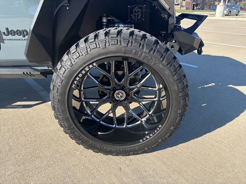 Used 2024 Jeep Wrangler Sport S image 12