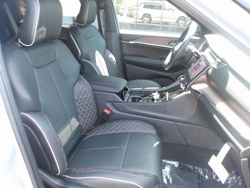 New 2025 Jeep Grand Cherokee L Summit w/ Luxury Tech Group V image 19